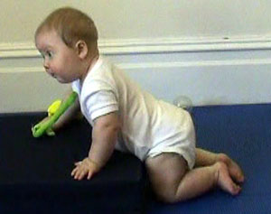 R kneeling at low block.jpg